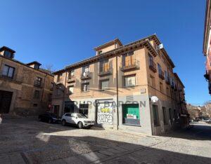 PISO EN VENTA EN PLAZA DE LA TIERRA
