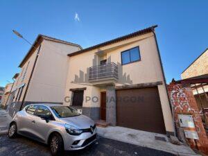 CHALET ADOSADO EN VENTA EN TRESCASAS